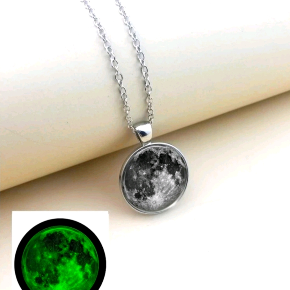 ✅ Moon Medallion Necklace Piece